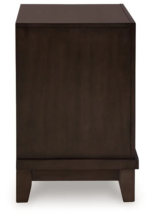 Neymorton Queen Upholstered Panel Bed with Mirrored Dresser, Chest and 2 Nightstands